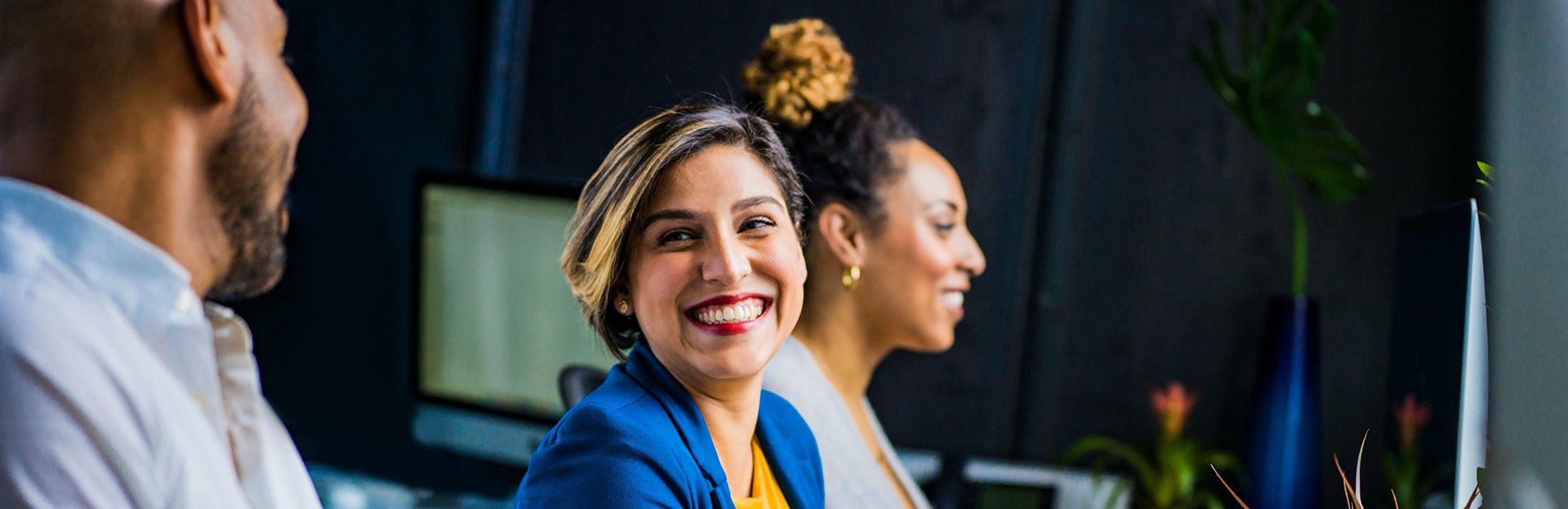 woman smiling at man seated next to her (c) Jopwell pexels